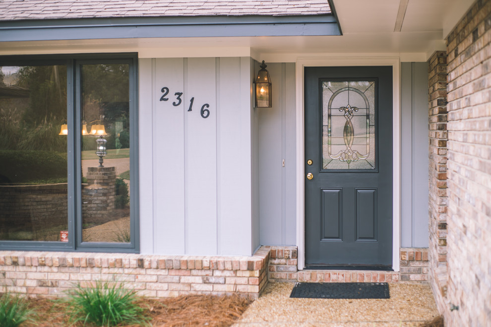 Transitional home design photo in Atlanta