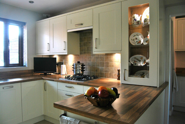 Mackintosh Timeless Painted Kitchen - Ivory traditional-kitchen