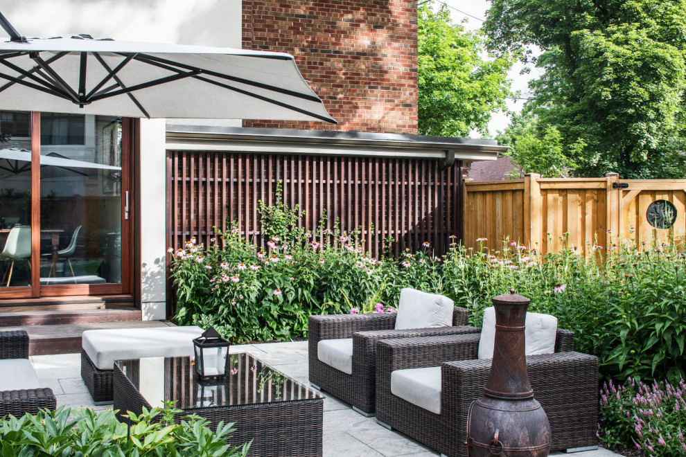 Mid-sized trendy two-story mixed siding house exterior photo in Toronto