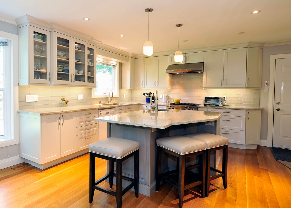 Kitchen - transitional kitchen idea in Ottawa