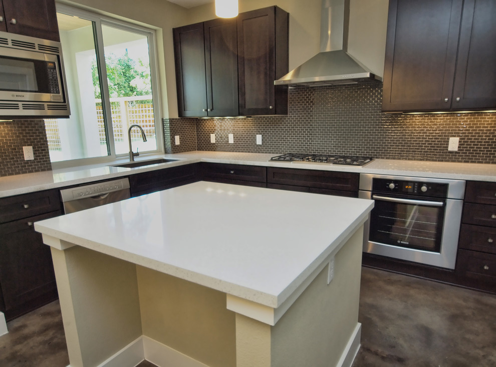 Example of a transitional kitchen design in Austin