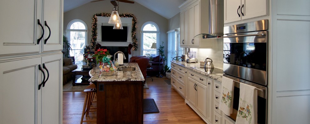 Transitional kitchen photo in DC Metro