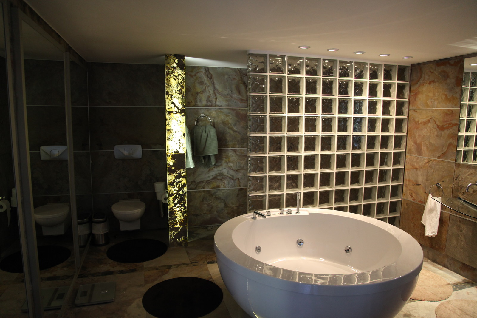 Каменный шпон в интерьере