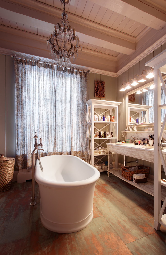 Design ideas for an eclectic bathroom in Moscow.