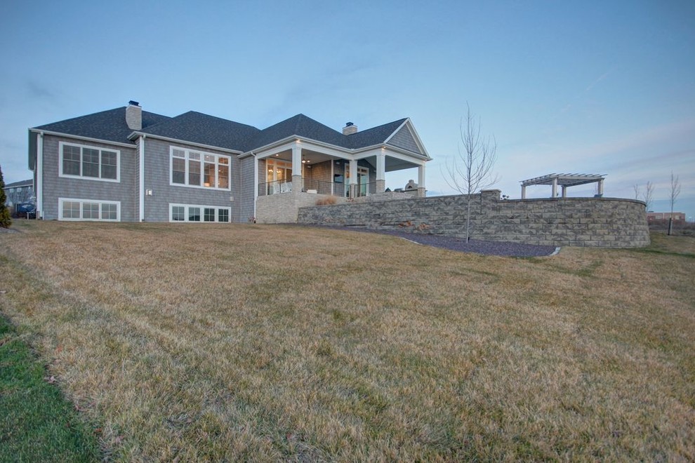 Home design - transitional home design idea in Chicago