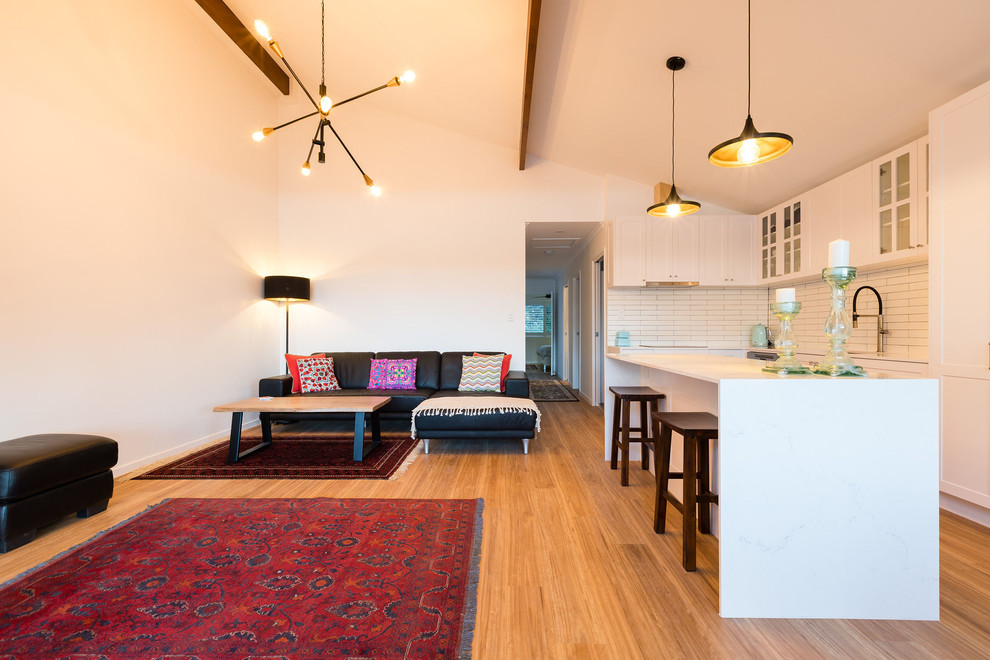 This is an example of a beach style kitchen in Gold Coast - Tweed.