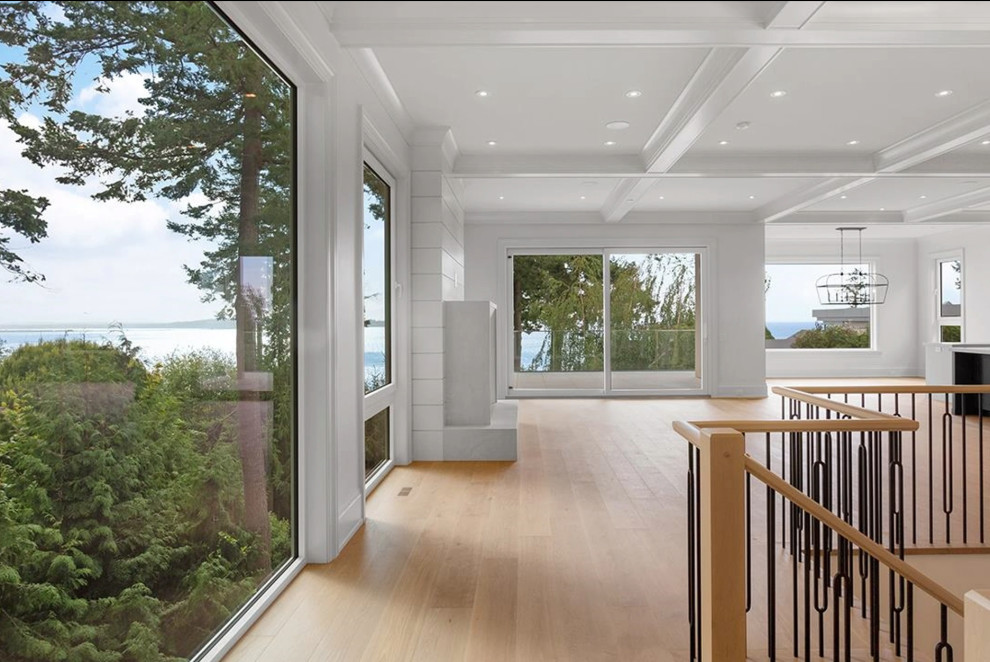 Transitional home design photo in Vancouver