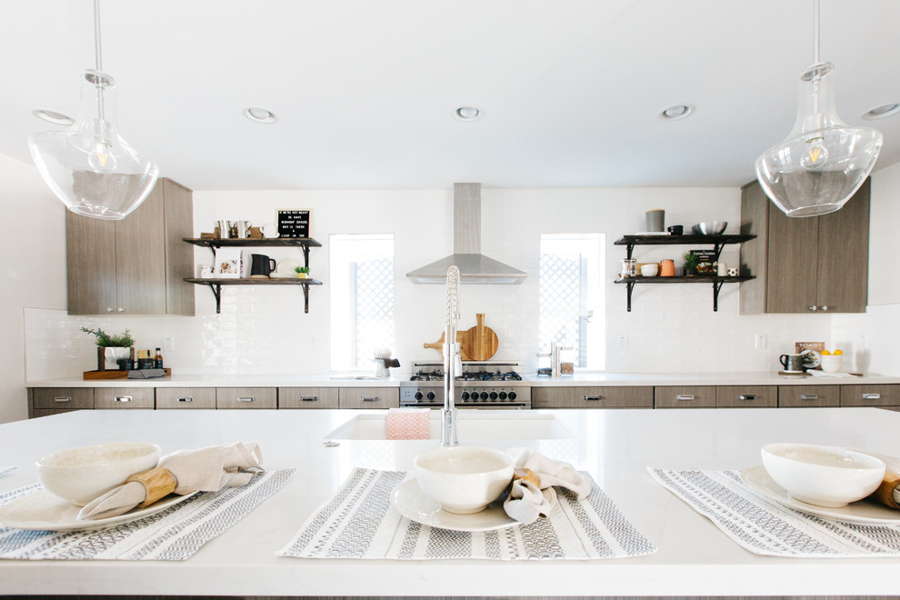 Example of a transitional home design design in Phoenix