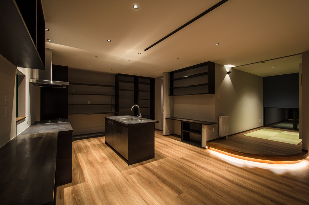 Design ideas for a medium sized world-inspired galley open plan kitchen in Sapporo with a submerged sink, beaded cabinets, brown cabinets, beige splashback, stainless steel appliances, plywood flooring, a breakfast bar, brown floors, brown worktops and a wallpapered ceiling.