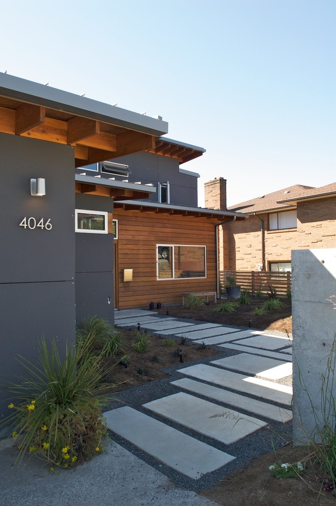 This is an example of a contemporary front yard garden in Seattle.