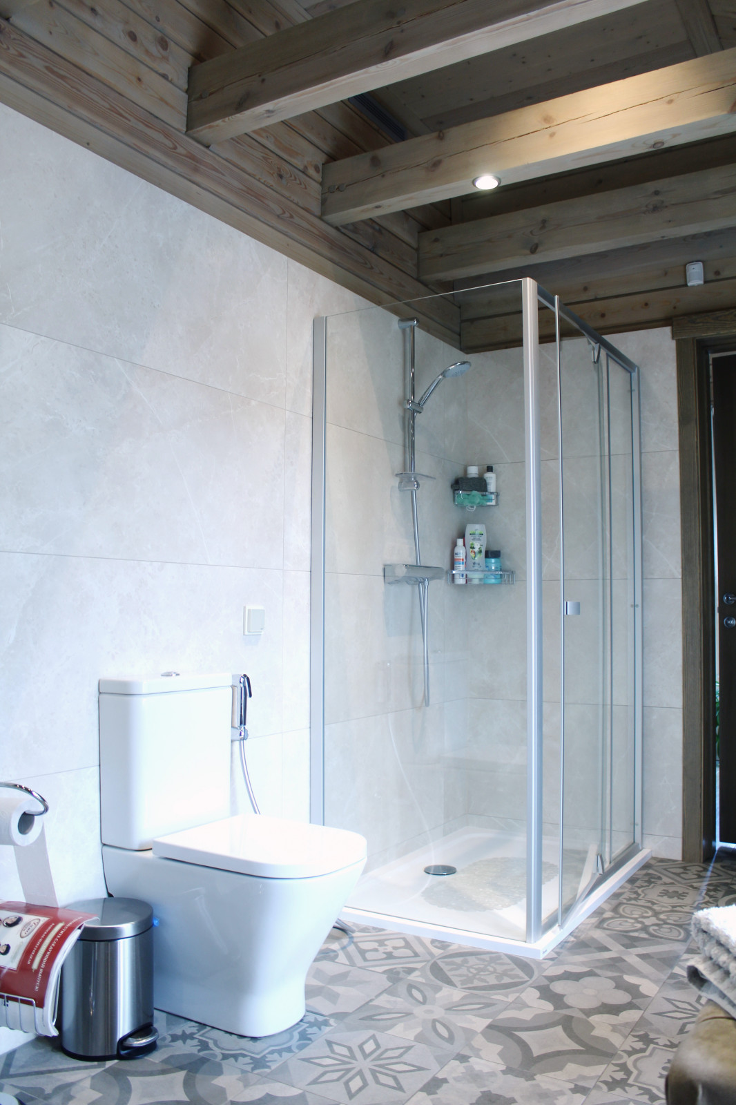 Дом из бруса в стиле шале.