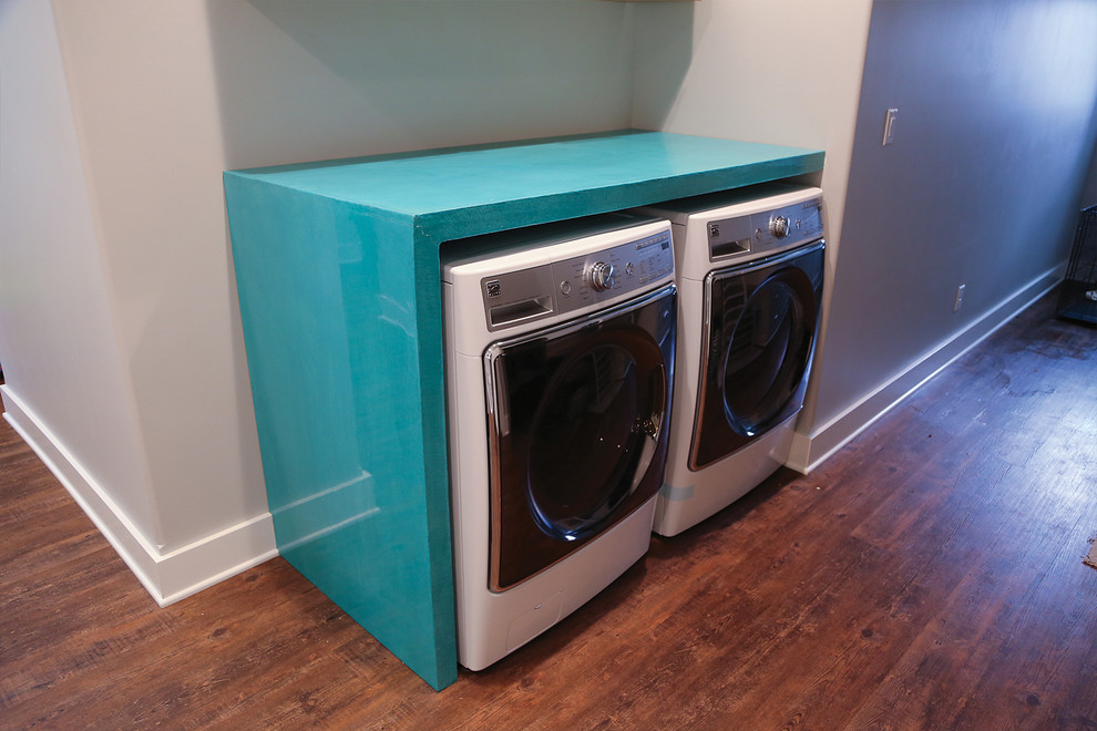 Mid-sized contemporary laundry room in Minneapolis.
