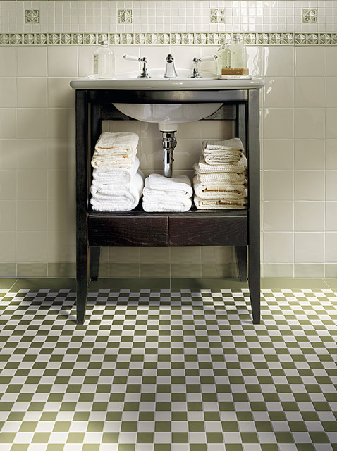 RETRO traditional-bathroom