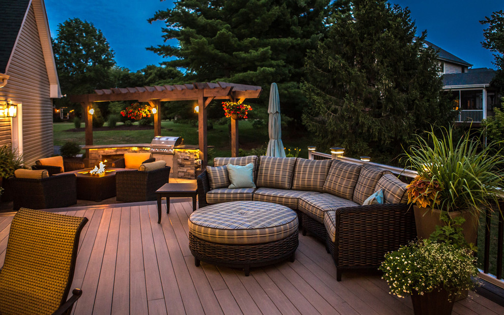 Photo of a contemporary deck in St Louis.