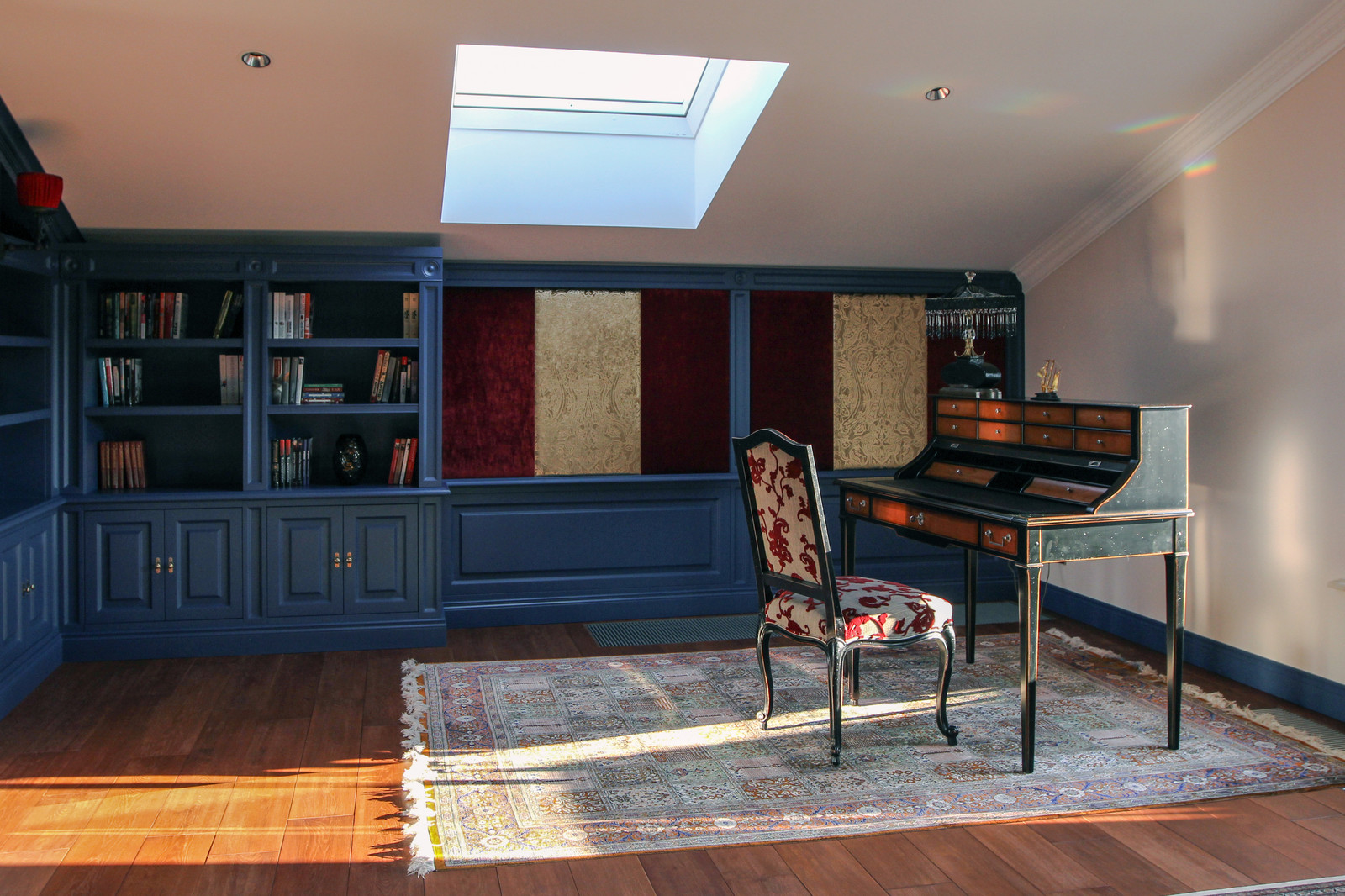 Библиотека в загородном доме