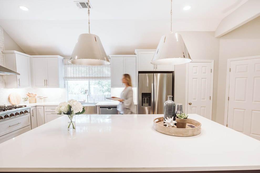 Kitchen - transitional kitchen idea in Austin