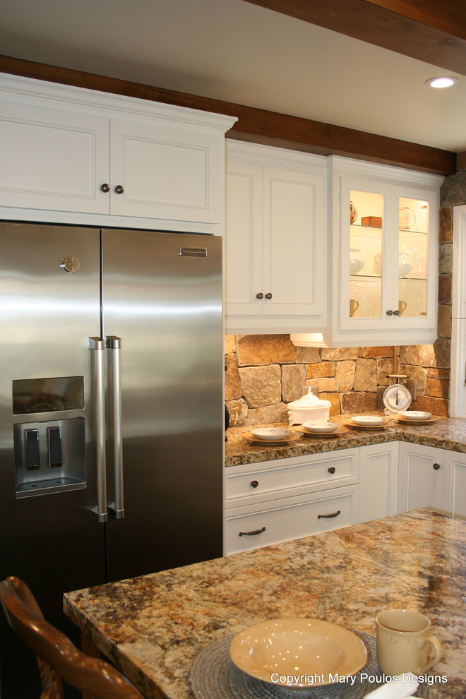 Kitchen - transitional kitchen idea in Portland