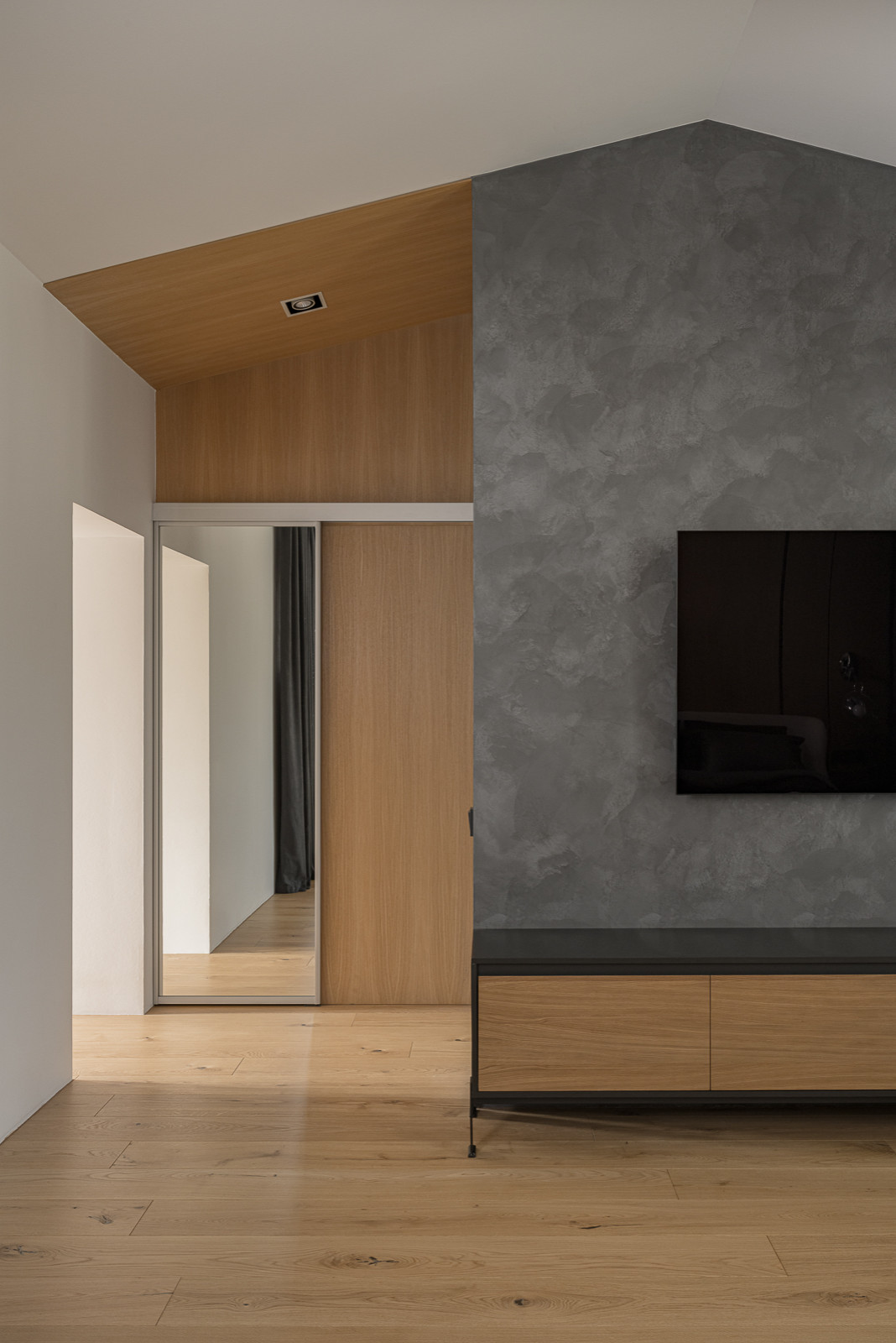 Мебельное наполнение загородного дома. "Родовое гнездо" отца и двух сыновей.