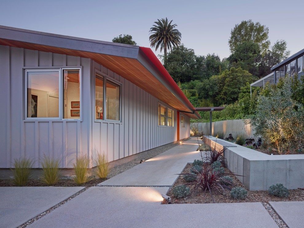 Inspiration for a mid-sized midcentury one-storey grey exterior in Los Angeles with concrete fiberboard siding and a shed roof.