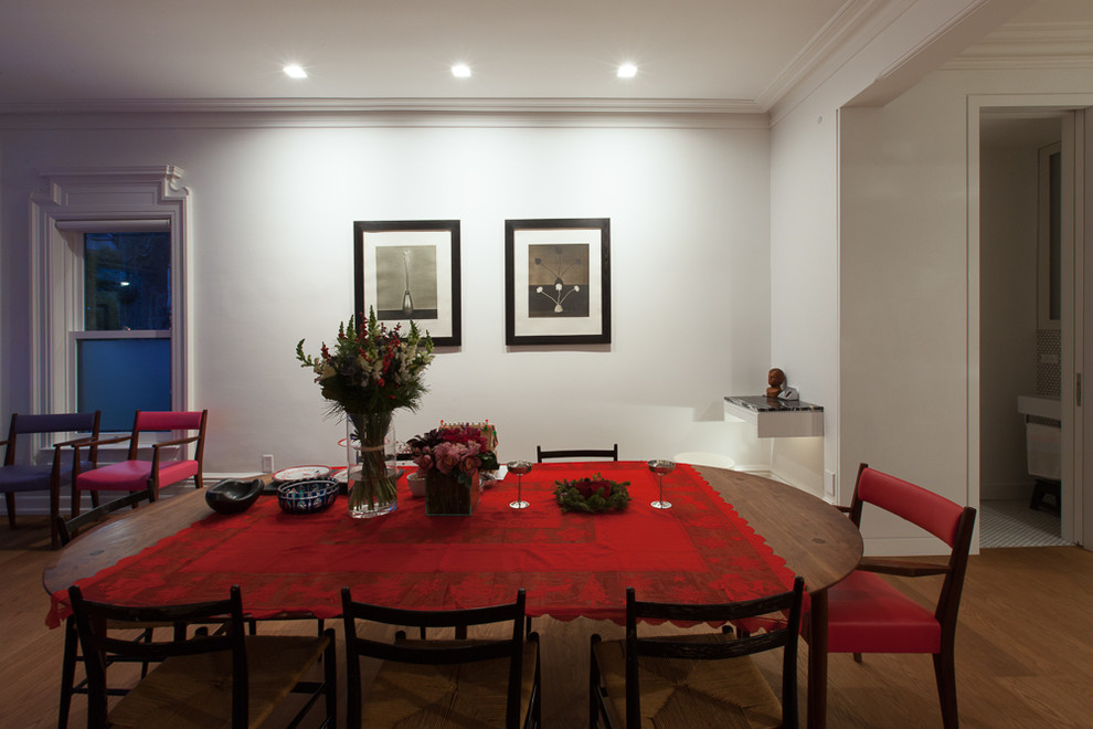 Dining room - modern dining room idea in Toronto