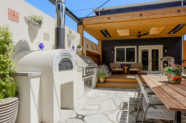 Backyard Pizza Kitchen mediterran-patio