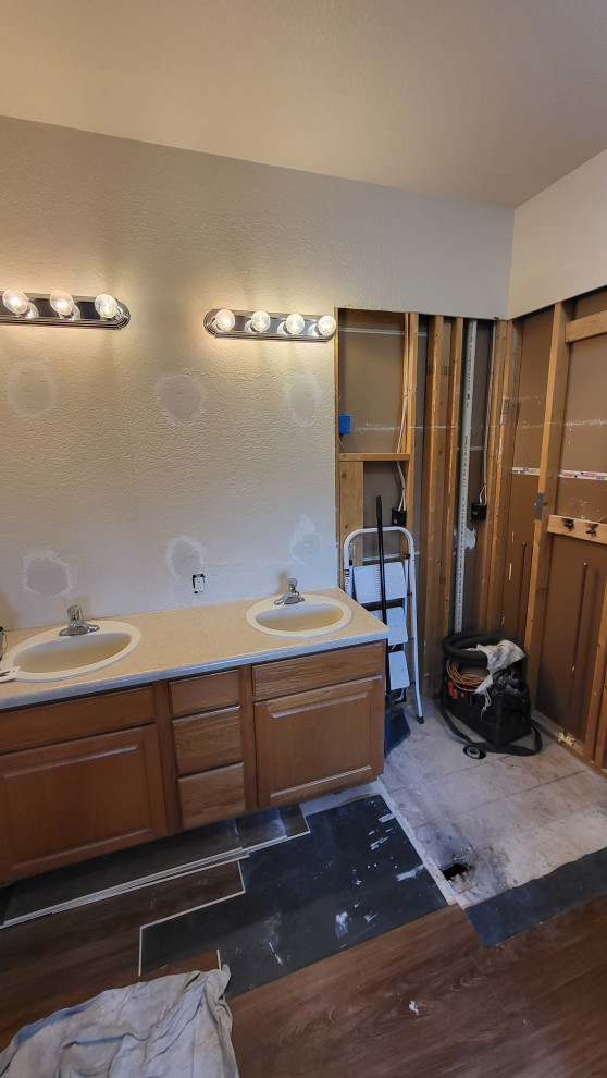 Modern Bathroom Remodel – Space-Enhancing Design