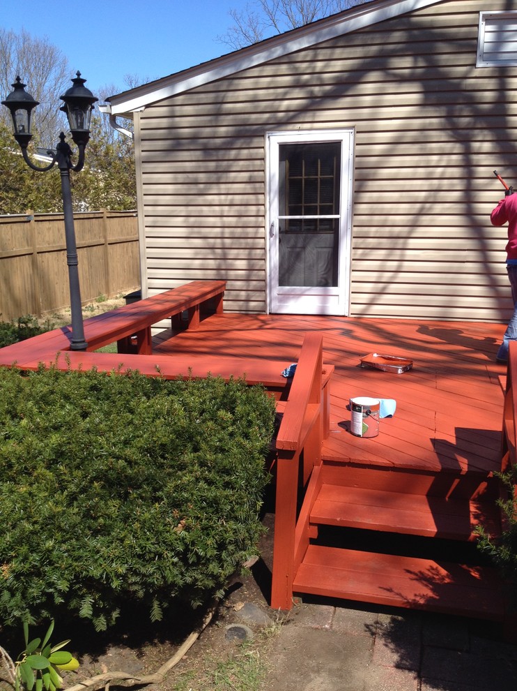 Example of a mountain style deck design in New York