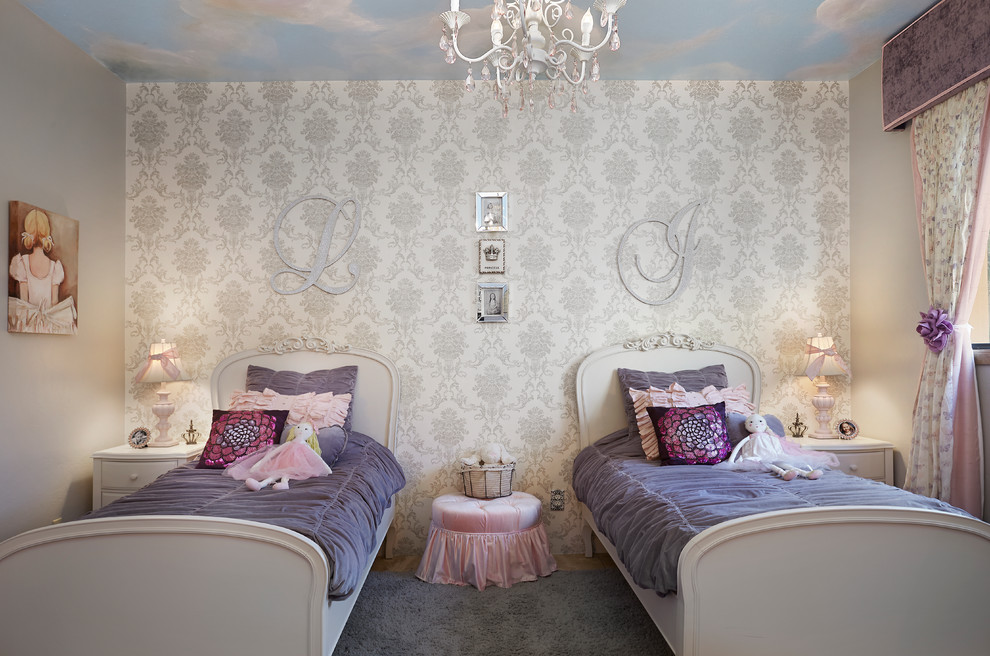 Design ideas for a traditional kids' bedroom for kids 4-10 years old and girls in Phoenix with grey walls.