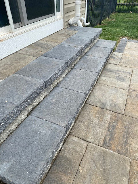 EP Henry- Patio- Tuscon pavers with Charcoal border