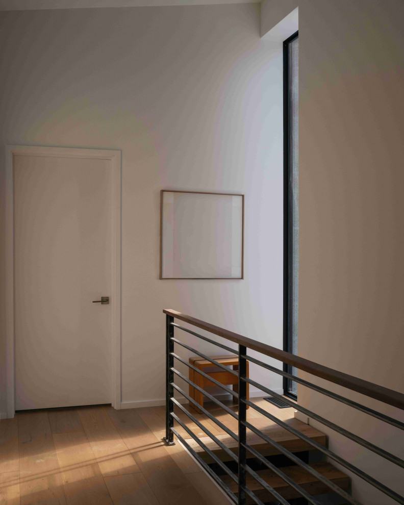 Hallway - modern hallway idea in Los Angeles