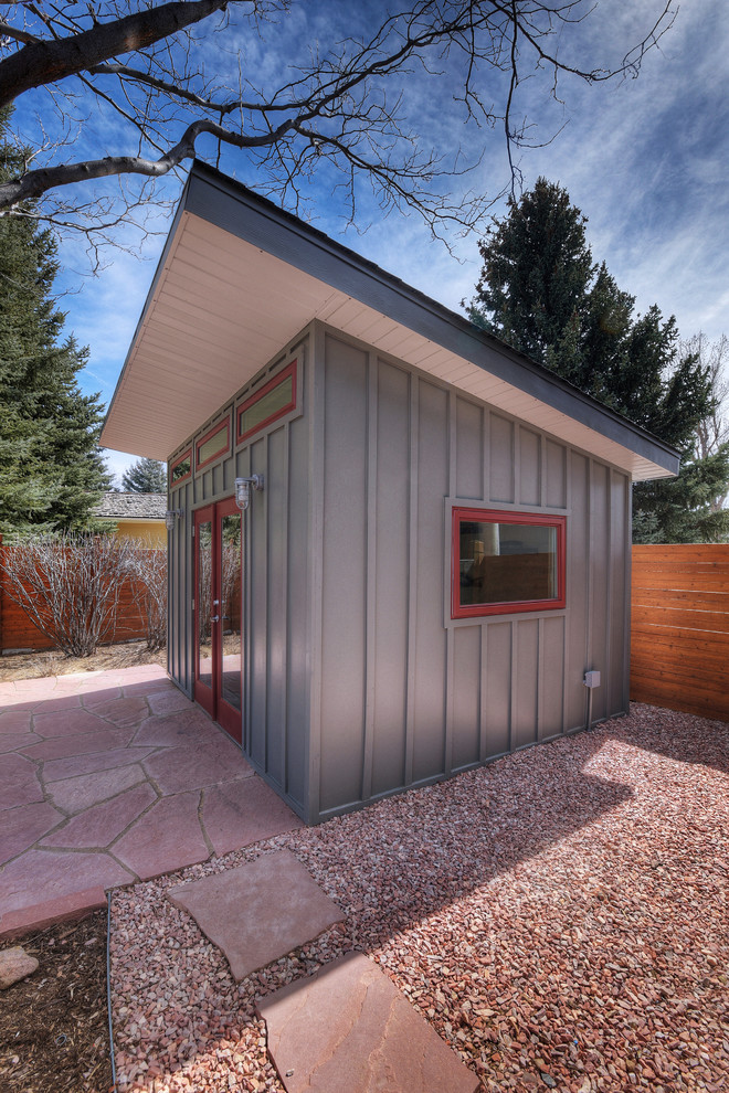 Design ideas for a small contemporary home office in Denver.