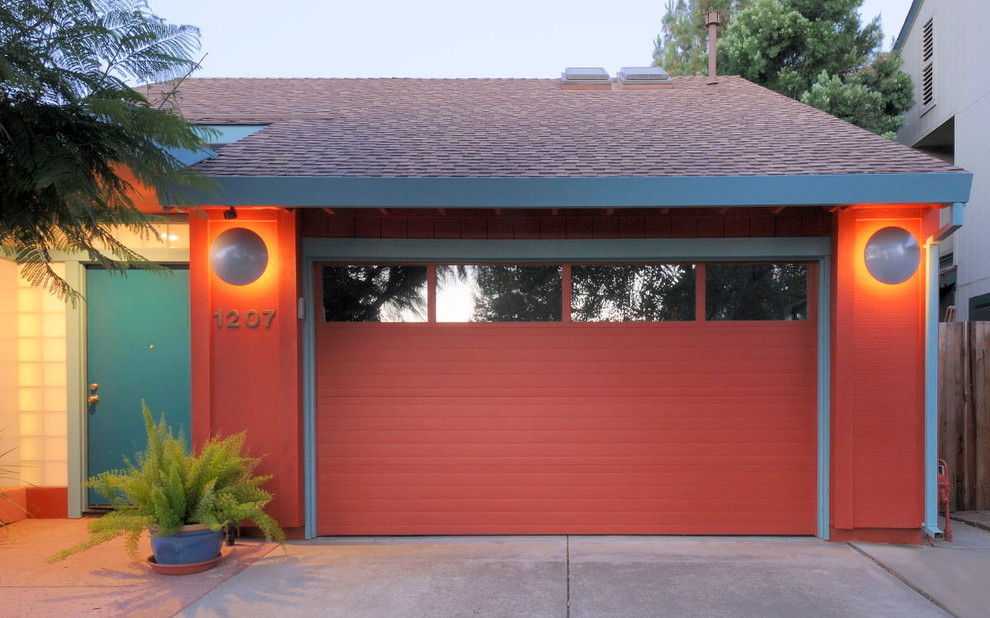 This is an example of an eclectic attached garage in Sacramento.