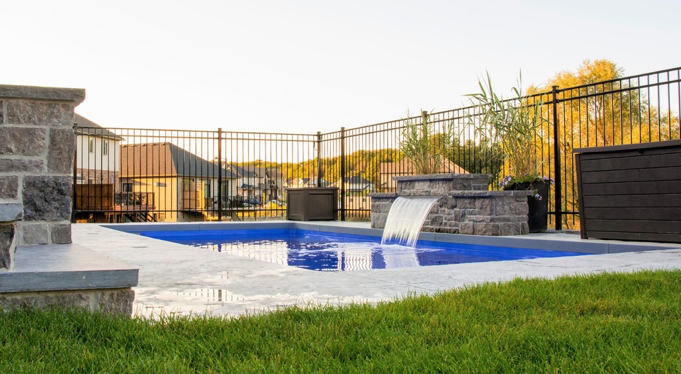 Inspiration for a small modern home design remodel