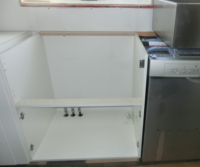 KRAUS farmhouse sink installation.