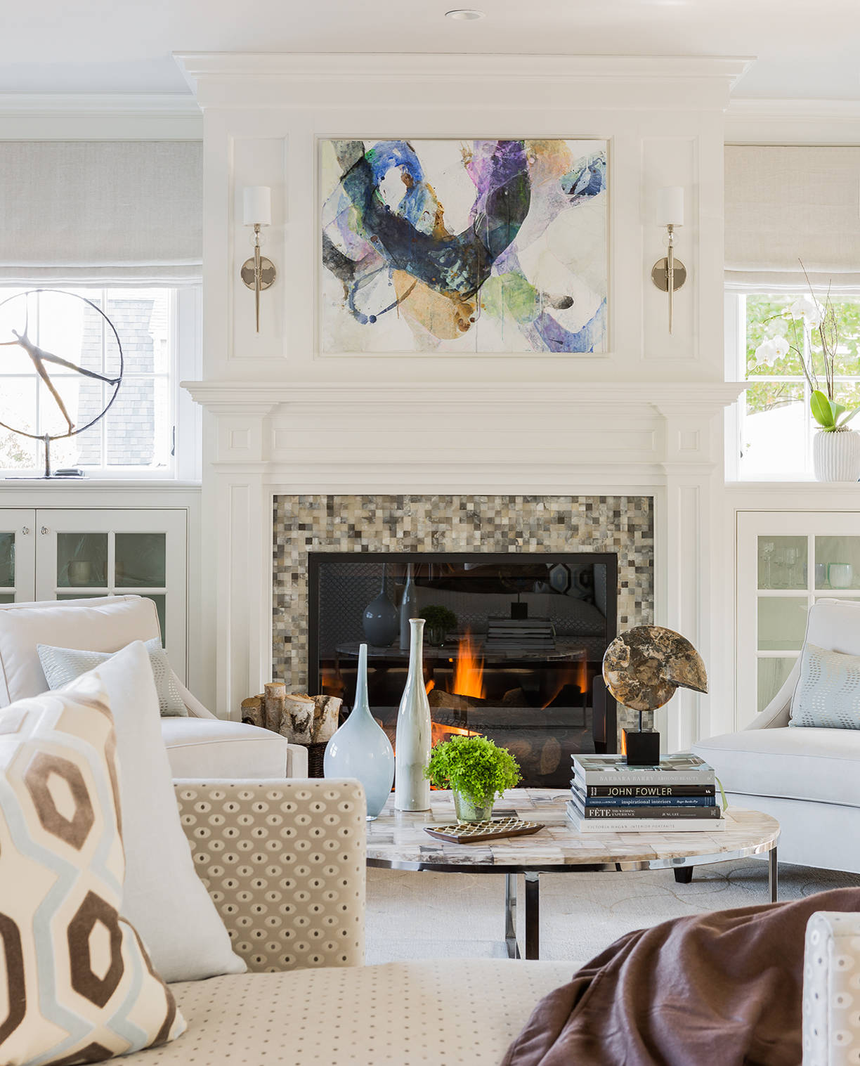 New This Week: 5 Fully Decorated Living Rooms That Don’t Go Overboard