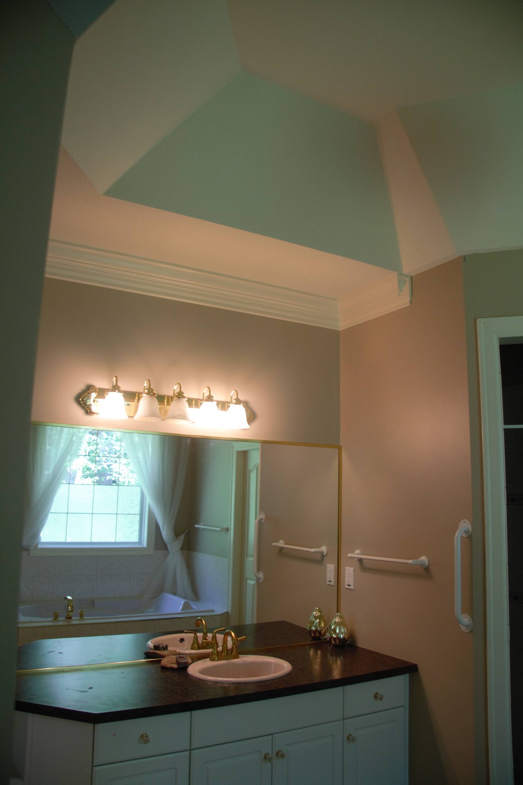 A Country Estate's Master Bath