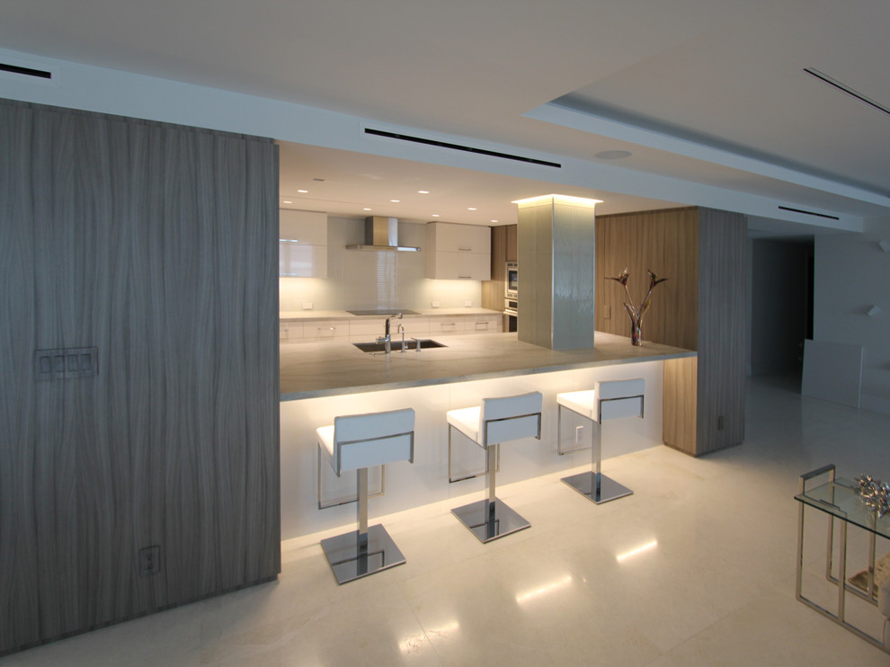 Example of a transitional kitchen design in Miami