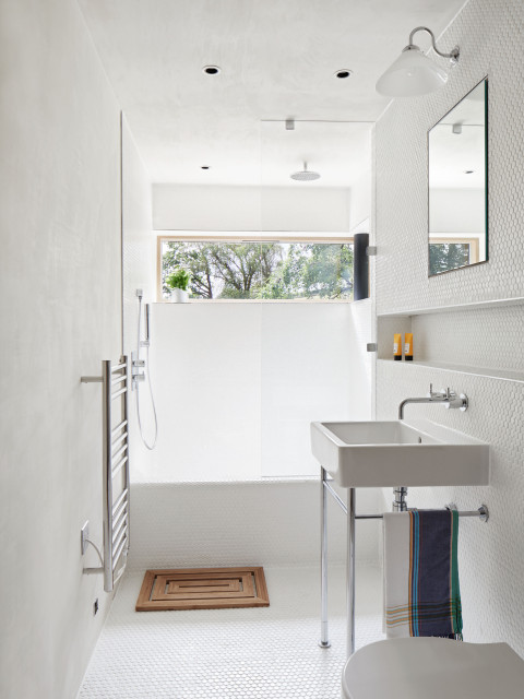 Devon House modern-bathroom