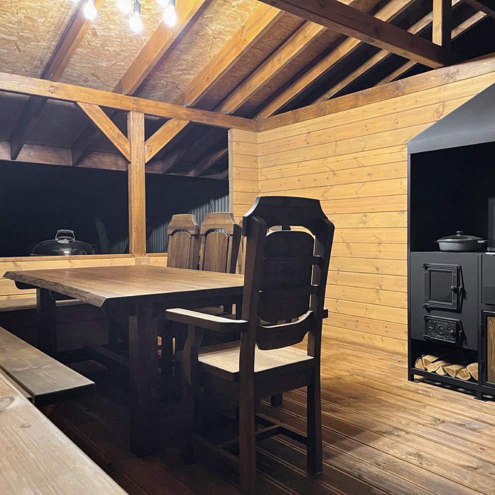 Стул из массива дерева со спинкой и подлокотниками из дерева на заказ  © https:/