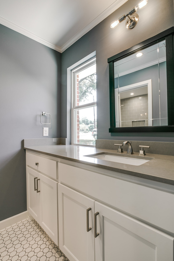 Photo of a mid-sized transitional kids bathroom in Dallas with shaker cabinets, white cabinets, an alcove tub, a shower/bathtub combo, a two-piece toilet, ceramic tile, grey walls, ceramic floors, an undermount sink, engineered quartz benchtops and white tile.