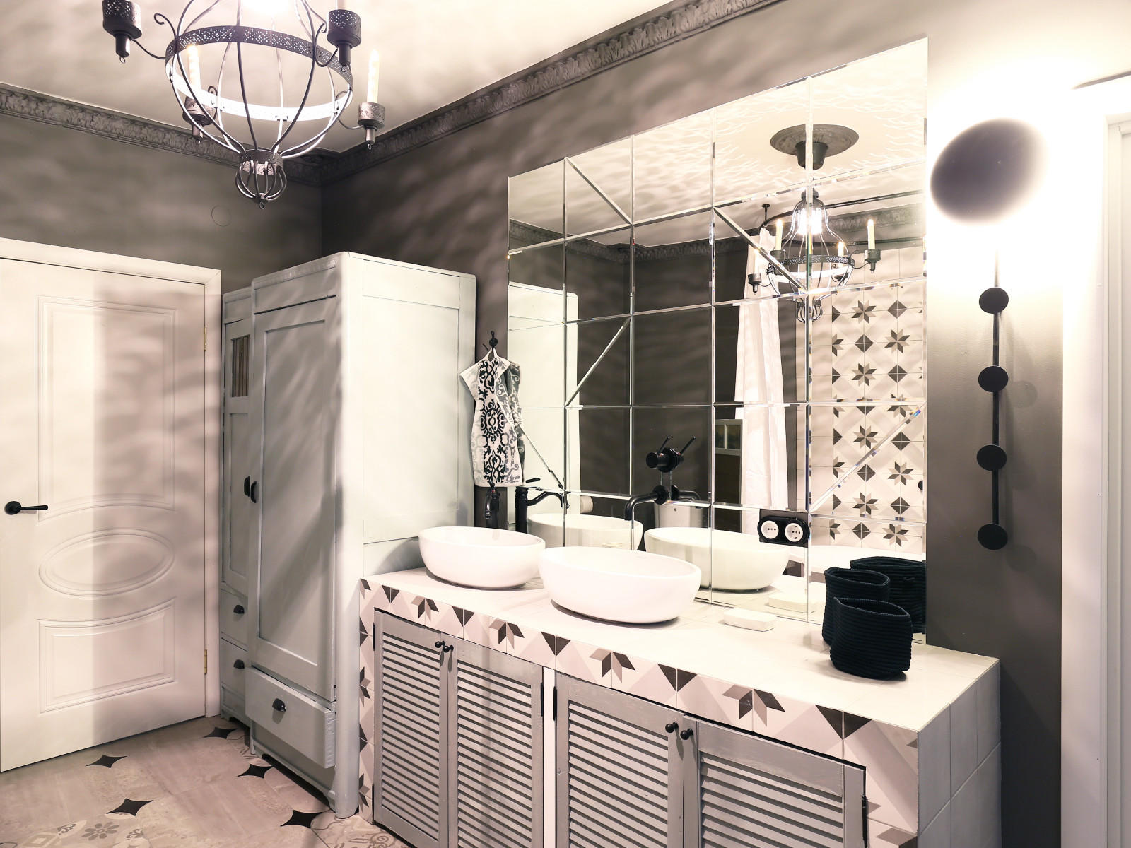 Чёрное и белое