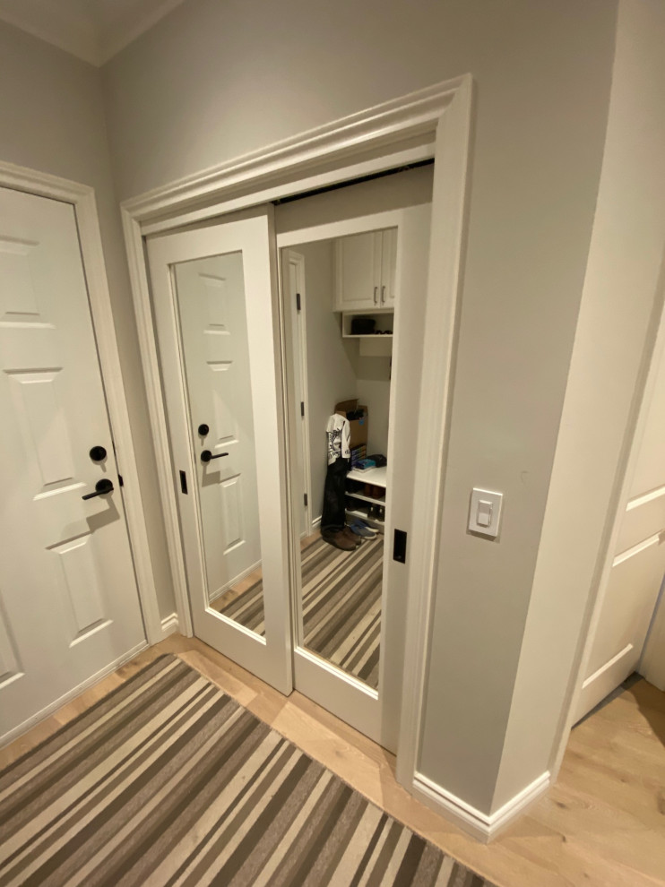 Entryway - entryway idea in Vancouver