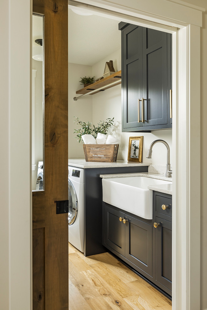 This is an example of a farmhouse utility room in Minneapolis.