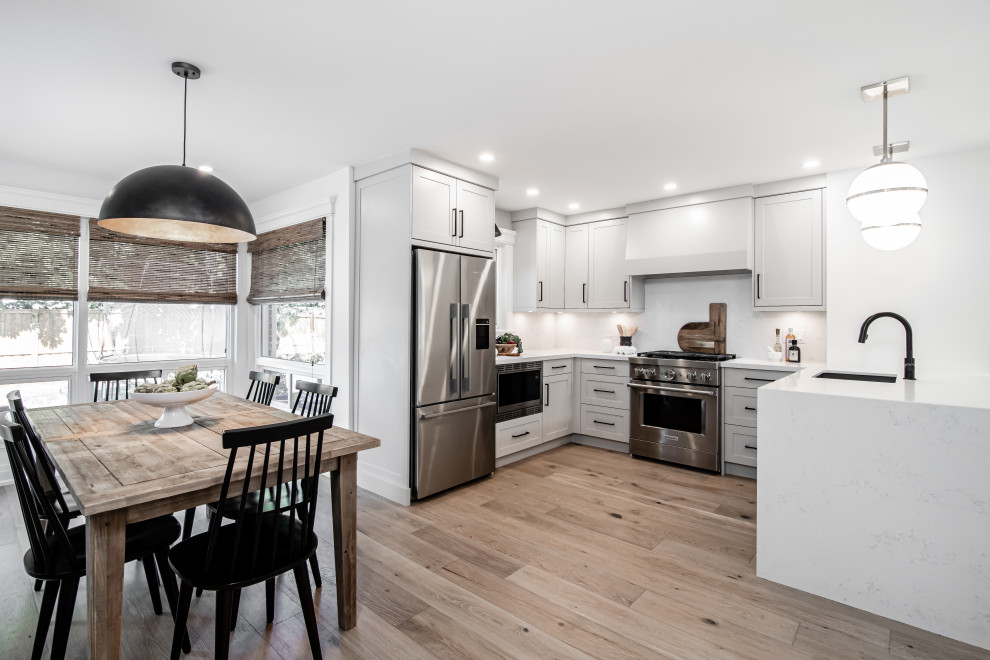 Inspiration for a scandinavian home design remodel in Toronto