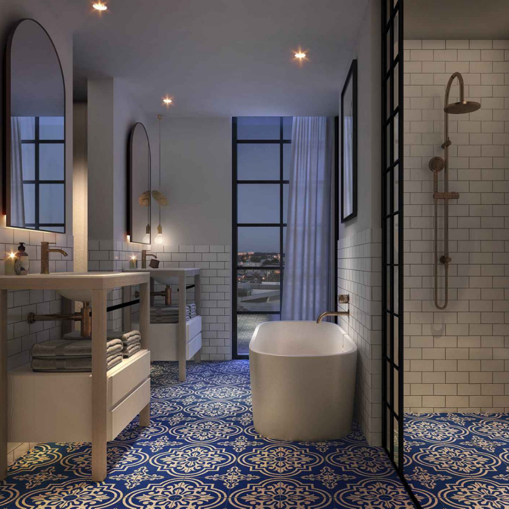 Idée de décoration pour une salle de bain design avec une douche ouverte, aucune cabine et meuble double vasque.