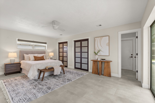 La Croix midcentury-bedroom
