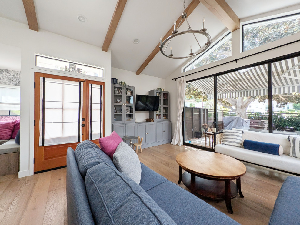 Cozy Cottage with a Serene Bathroom in La Jolla