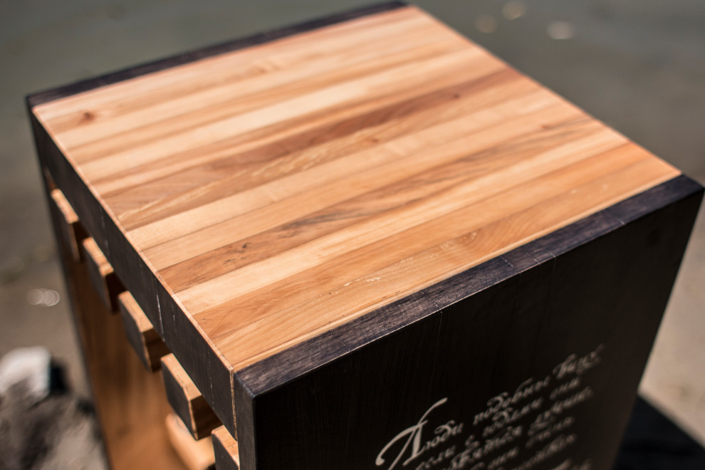 Мини бар с ручной росписью.