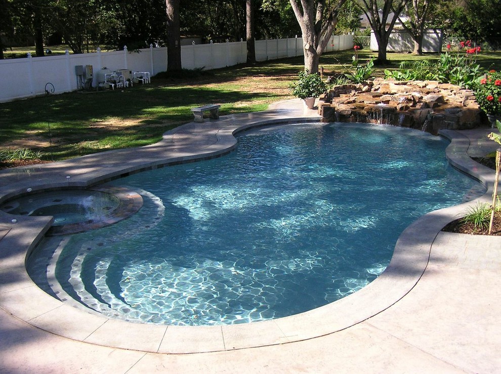 Example of a transitional pool design in New Orleans