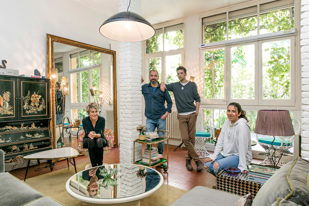 Mid-century modern home design photo in Barcelona